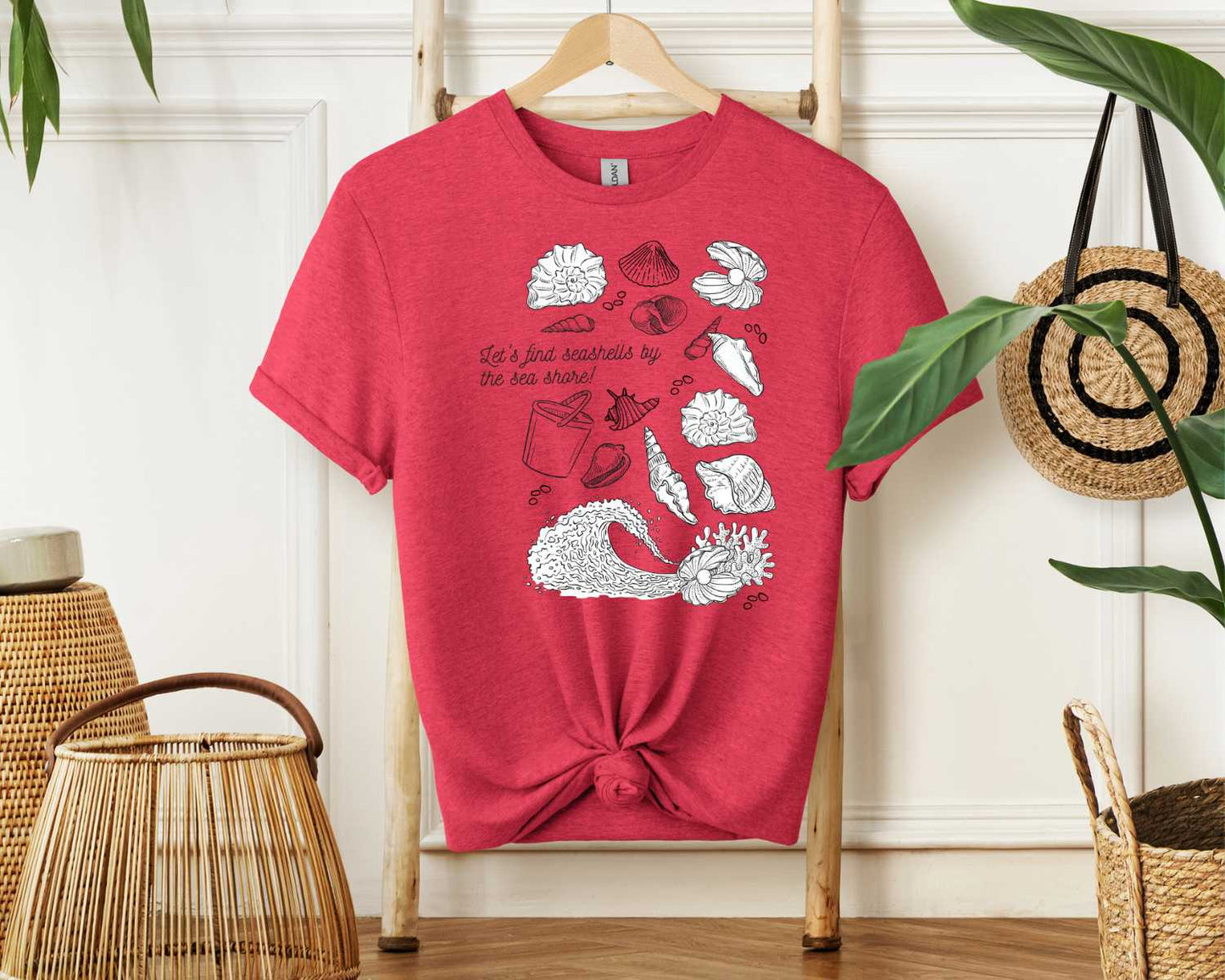 Let's find seashells.. T-Shirt [Unisex]