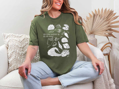 Let's find seashells.. T-Shirt [Unisex]