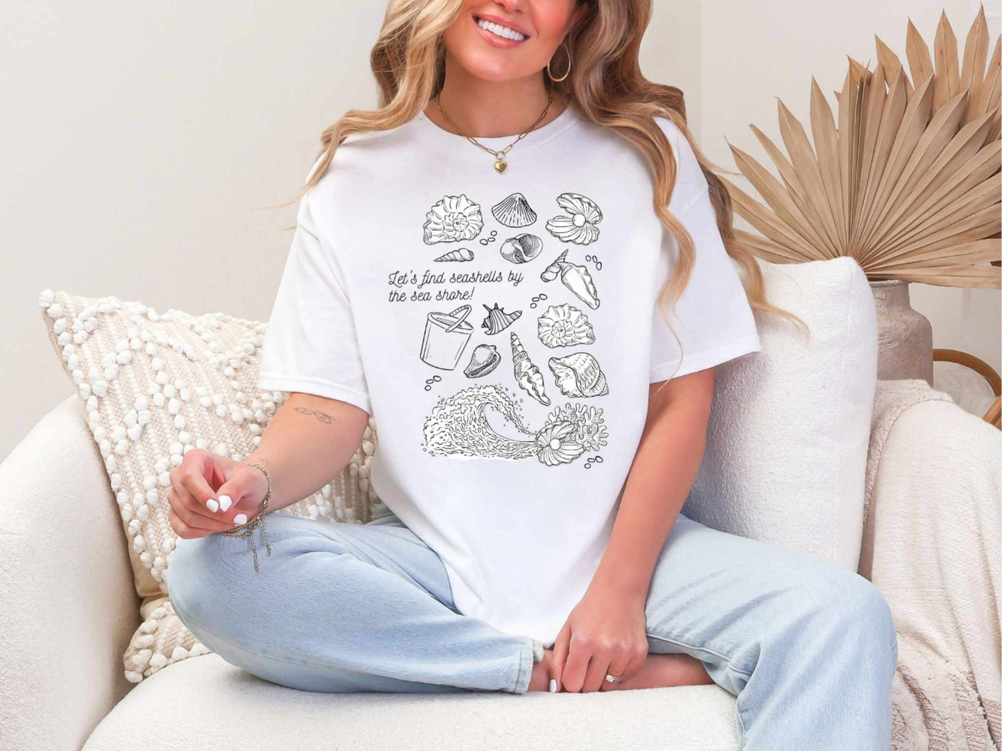 Let's find seashells.. T-Shirt [Unisex]